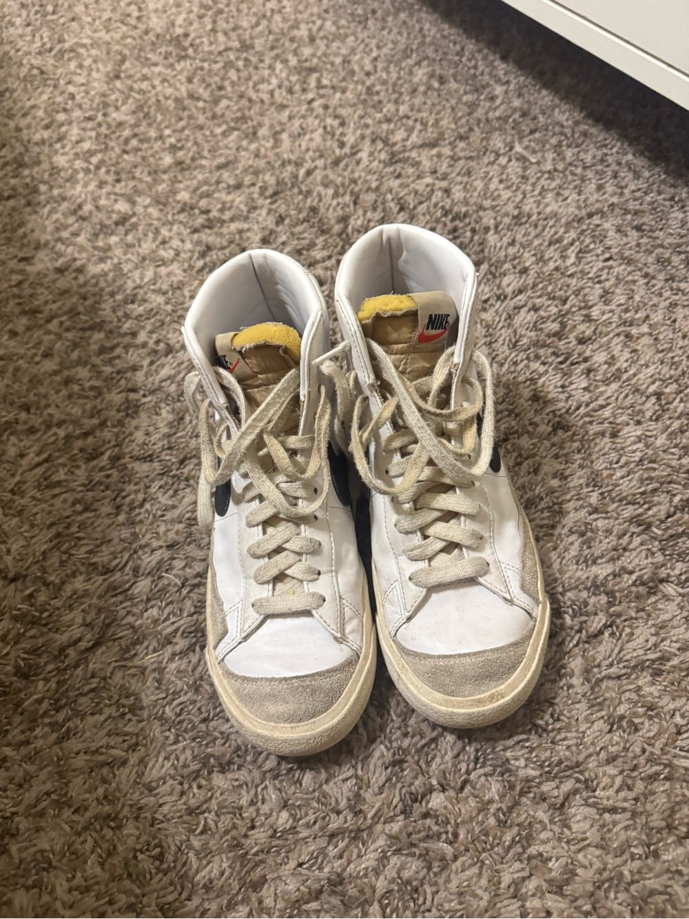 Nike Kids High-Top Sneakers in White, Beige and Black with Yellow Tongue